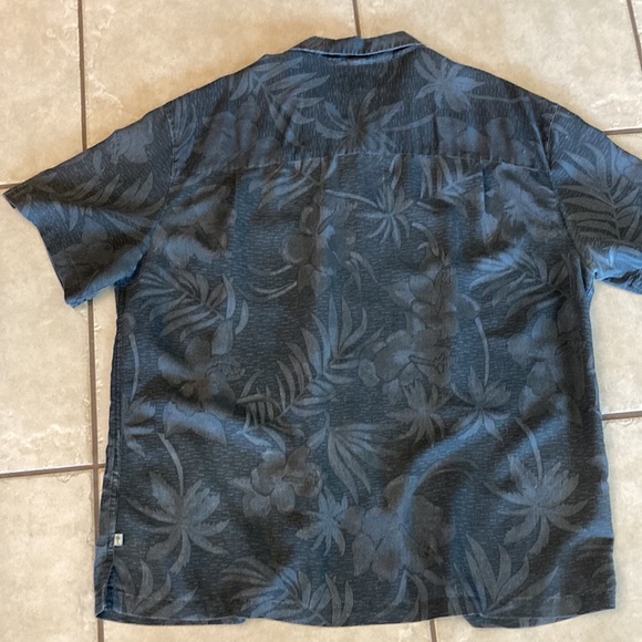 Men’s Hawaiian shirt, extra large by island, Shores gently used - Picture 2 of 2